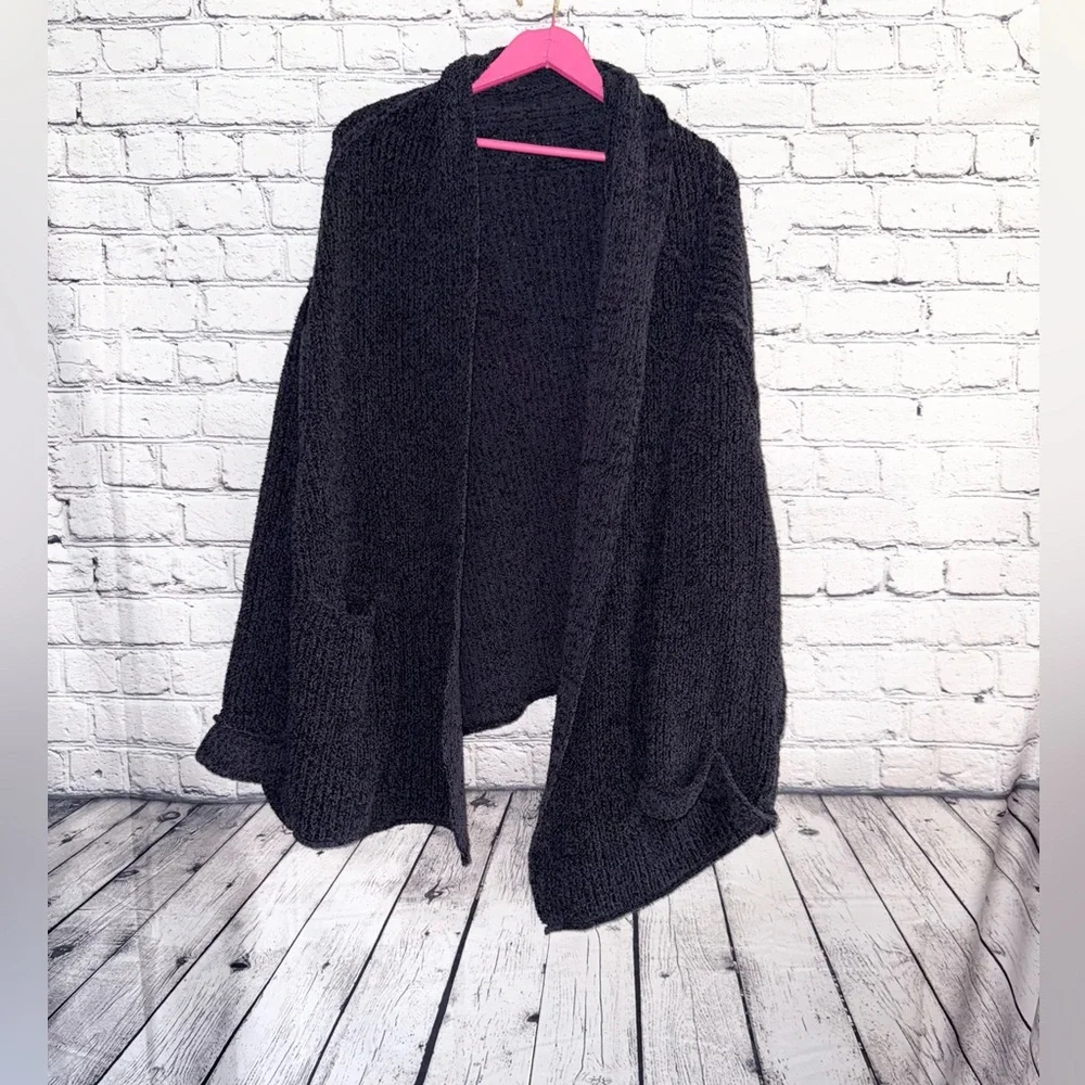 FREE PEOPLE. Navy cardigan. Size XS-S